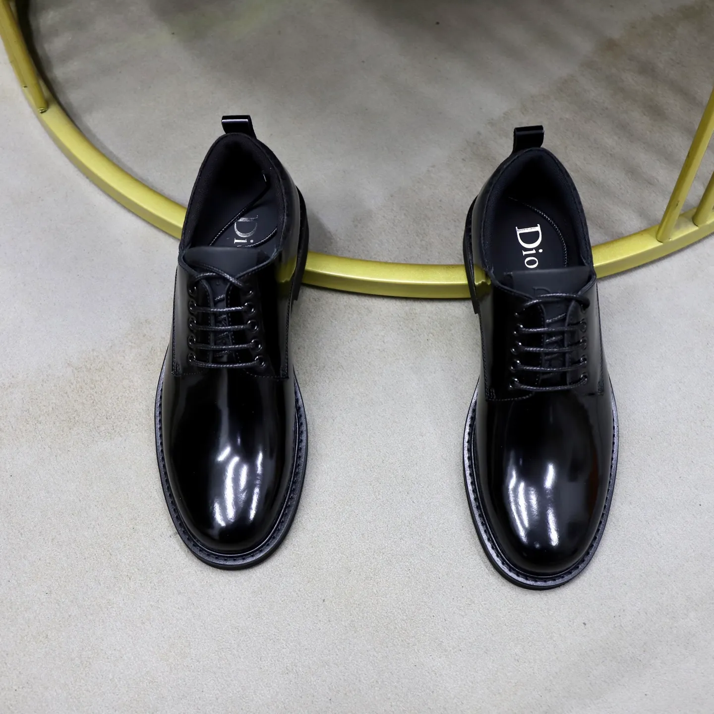 Factory price: 640💰Top original order Brand: Dior DIOR Standard code: Men's size 39-44 (38/45/can be customized) Grade: Same style as the official website Original order quality Material: Original cowhide Water-dyed cowhide lining Original distinguished outsole Style category: Men's fashionable casual leather shoes Distinguished big-name luxury elements top luxury Color: Color of the actual picture